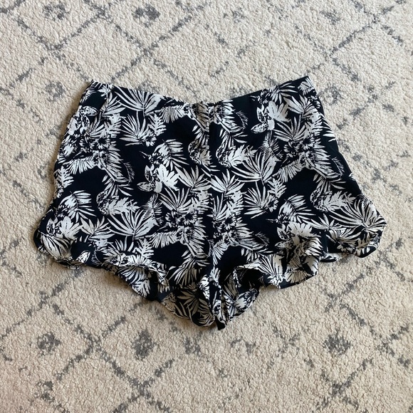 Forever 21 Palm Tree Shorts - Picture 2 of 4